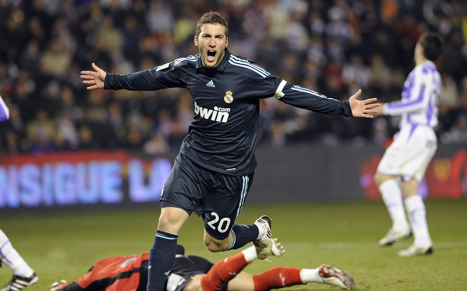 开云·体育官方网站入口-逆境中的“魂斗士”——那些战胜困难的英雄们